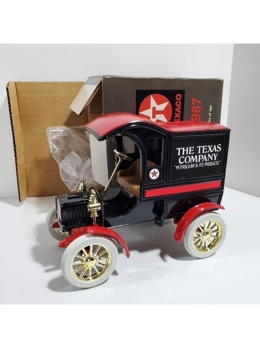 Die Cast Texaco 1905 Ford Delivery Car locking coin bank w/key